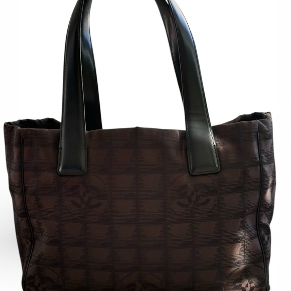 CHANEL Vintage New Travel line Tote bag in Brown - Picture 3 of 16